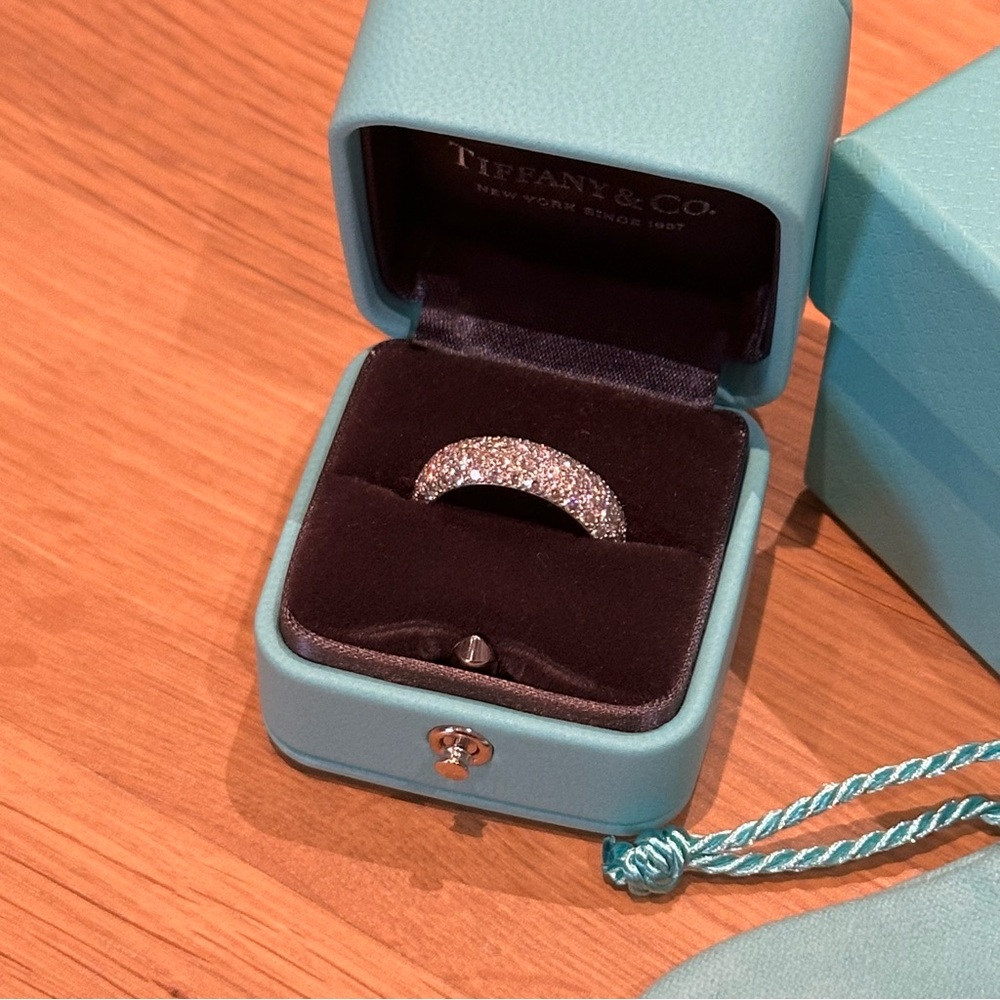 Tiffany & Co. Platinum Ring with 3.36 Carats of Sparkling Diamonds